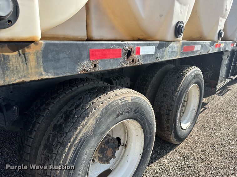 image for item EQ1281 1992 White-GMC WB water truck