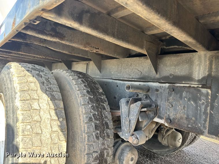 image for item EQ1281 1992 White-GMC WB water truck