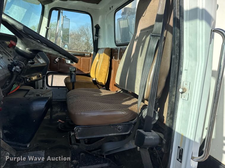 image for item EQ1281 1992 White-GMC WB water truck