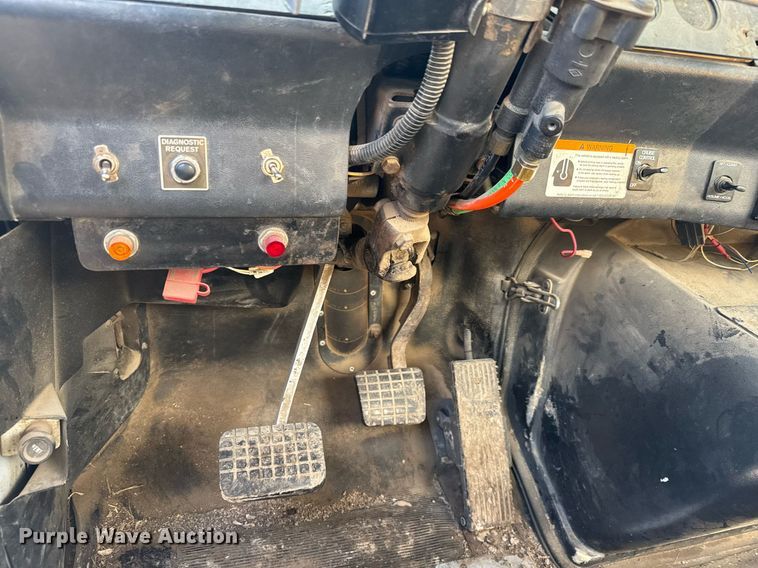 image for item EQ1281 1992 White-GMC WB water truck