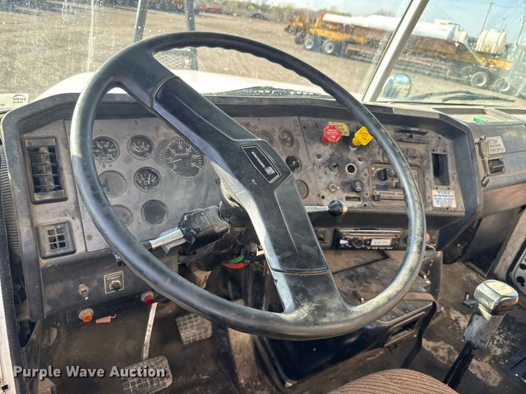 image for item EQ1281 1992 White-GMC WB water truck