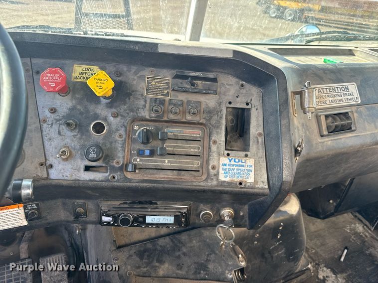 image for item EQ1281 1992 White-GMC WB water truck