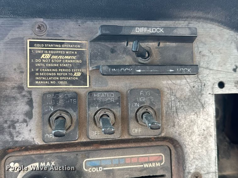 image for item EQ1281 1992 White-GMC WB water truck