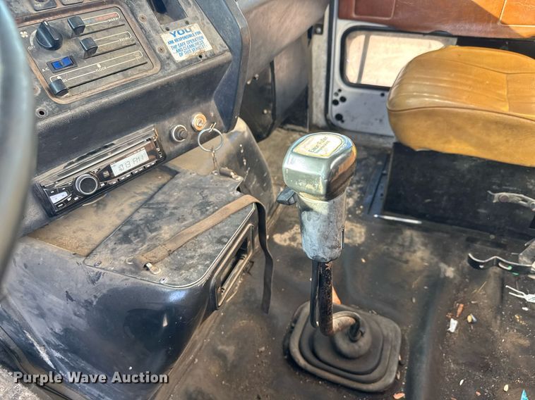 image for item EQ1281 1992 White-GMC WB water truck