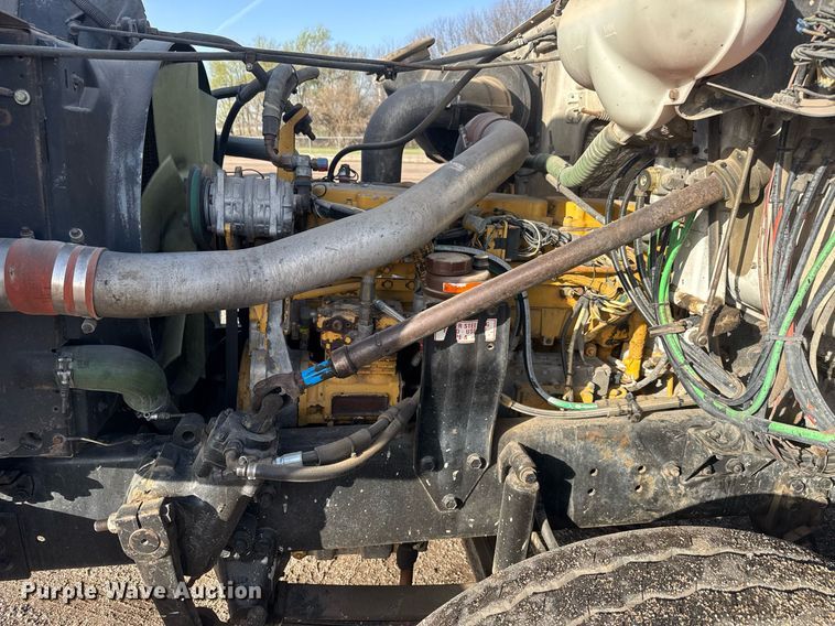 image for item EQ1281 1992 White-GMC WB water truck