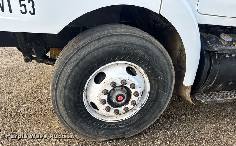 image for item EQ1281 1992 White-GMC WB water truck