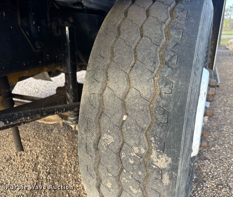 image for item EQ1281 1992 White-GMC WB water truck