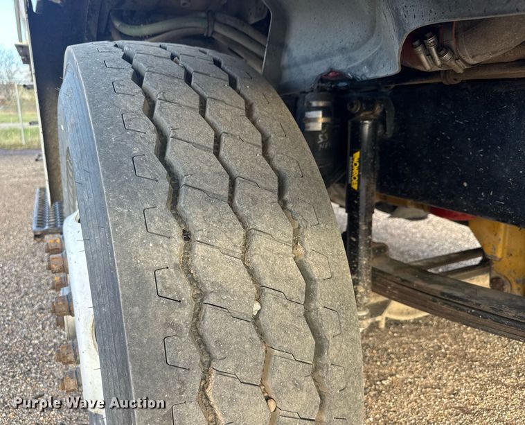 image for item EQ1281 1992 White-GMC WB water truck