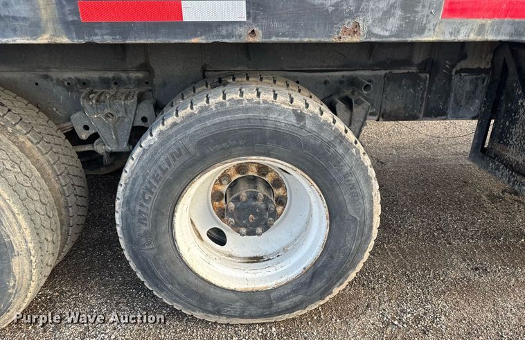 image for item EQ1281 1992 White-GMC WB water truck