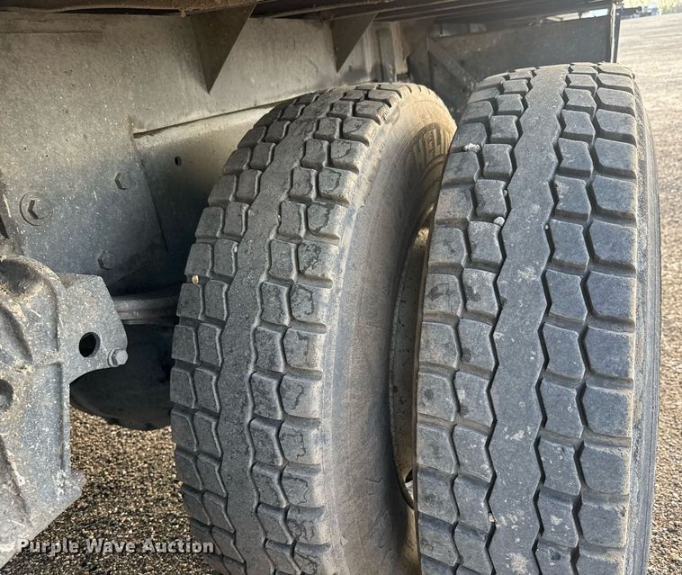 image for item EQ1281 1992 White-GMC WB water truck