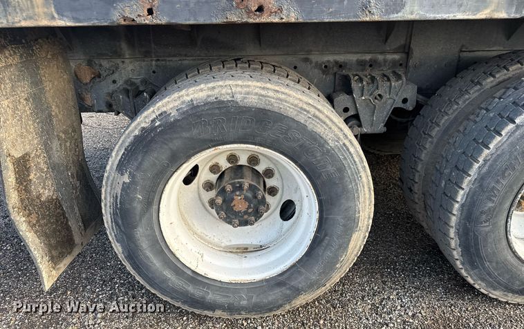 image for item EQ1281 1992 White-GMC WB water truck