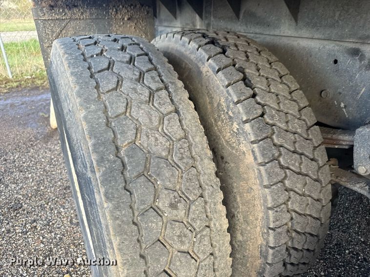 image for item EQ1281 1992 White-GMC WB water truck