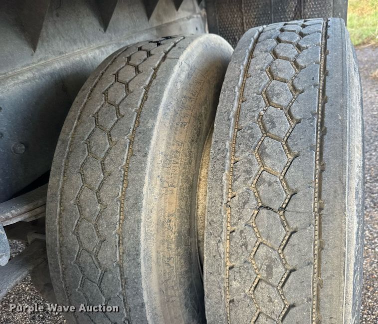 image for item EQ1281 1992 White-GMC WB water truck