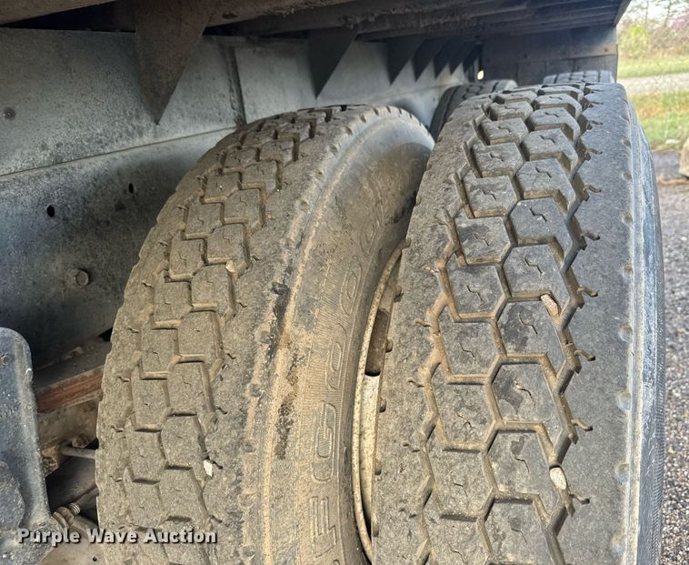 image for item EQ1281 1992 White-GMC WB water truck