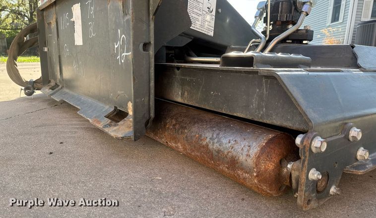 image for item EQ1340 2018 Bobcat 72 skid steer rotary mower