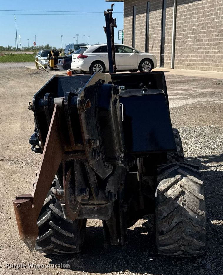 image for item EQ1372 1998 Ditch Witch 410SX trencher
