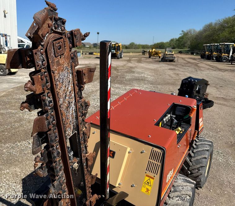 image for item EQ1372 1998 Ditch Witch 410SX trencher
