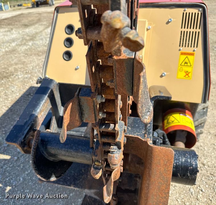 image for item EQ1372 1998 Ditch Witch 410SX trencher