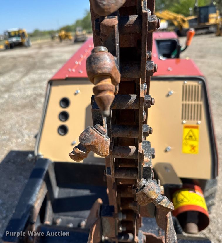 image for item EQ1372 1998 Ditch Witch 410SX trencher