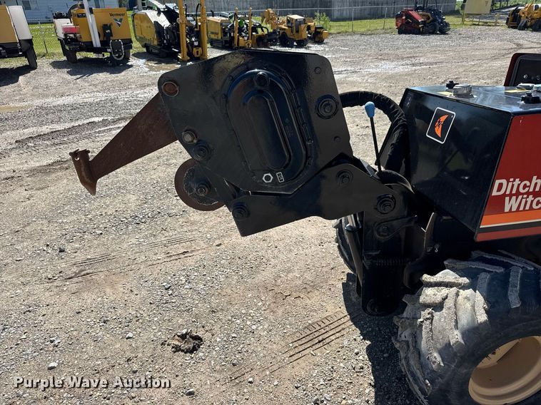 image for item EQ1372 1998 Ditch Witch 410SX trencher
