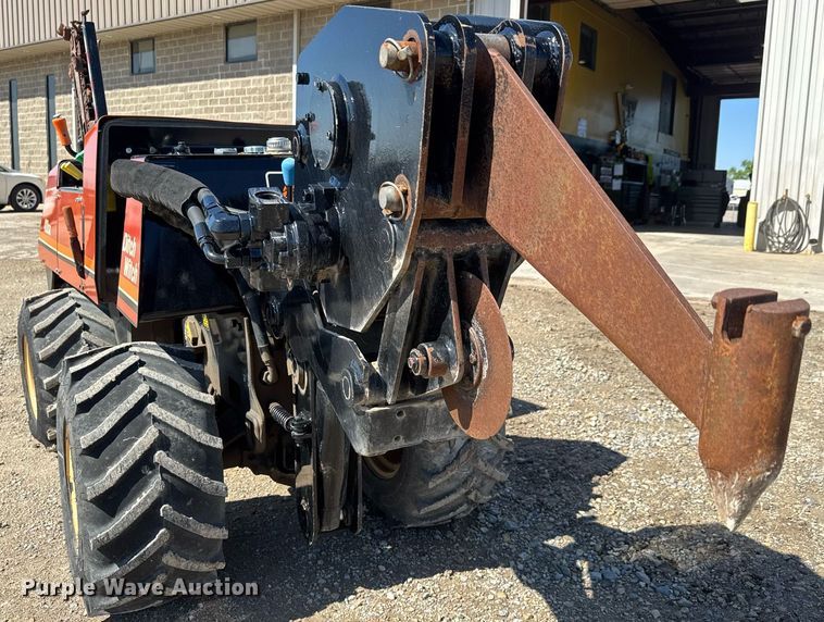 image for item EQ1372 1998 Ditch Witch 410SX trencher