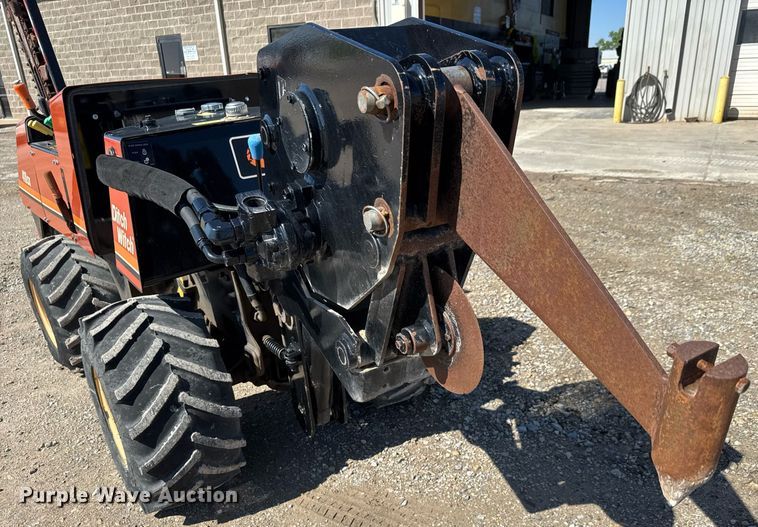 image for item EQ1372 1998 Ditch Witch 410SX trencher