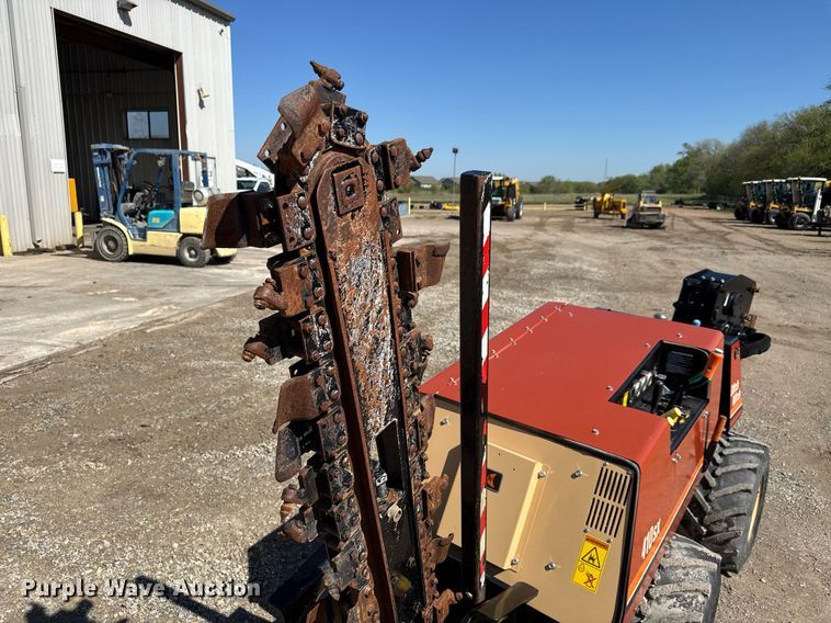 image for item EQ1372 1998 Ditch Witch 410SX trencher