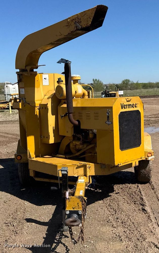 image for item EQ1373 1992 Vermeer 1250BC wood chipper