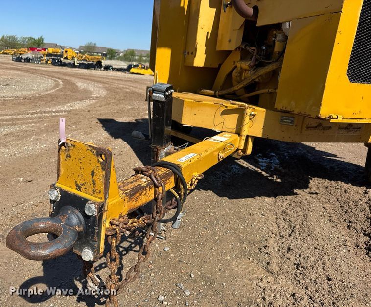 image for item EQ1373 1992 Vermeer 1250BC wood chipper