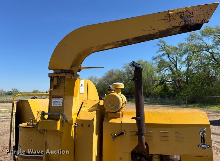 image for item EQ1373 1992 Vermeer 1250BC wood chipper