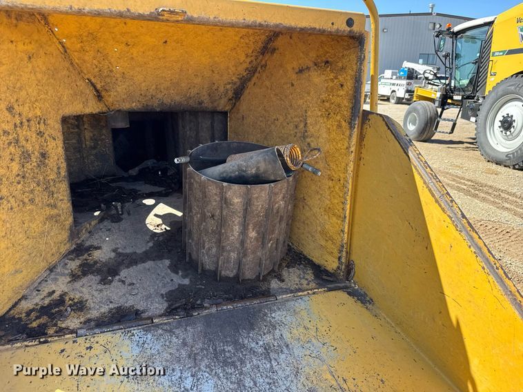 image for item EQ1373 1992 Vermeer 1250BC wood chipper