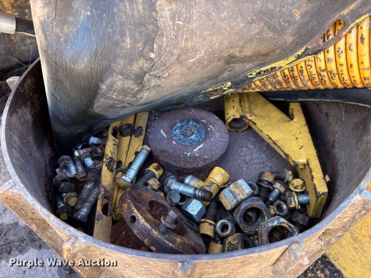 image for item EQ1373 1992 Vermeer 1250BC wood chipper