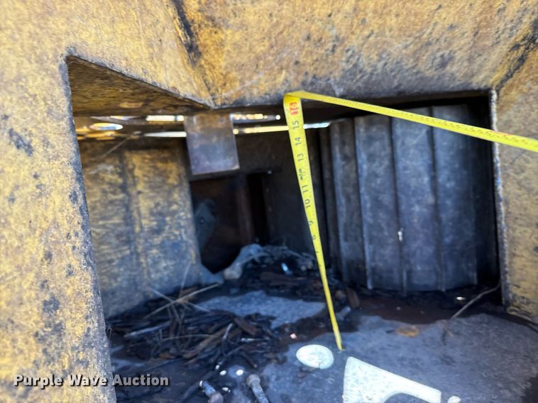 image for item EQ1373 1992 Vermeer 1250BC wood chipper