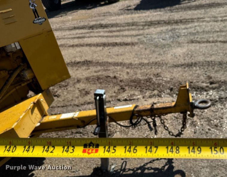 image for item EQ1373 1992 Vermeer 1250BC wood chipper