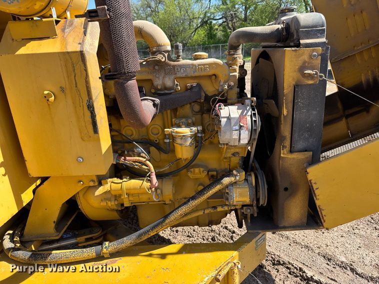 image for item EQ1373 1992 Vermeer 1250BC wood chipper