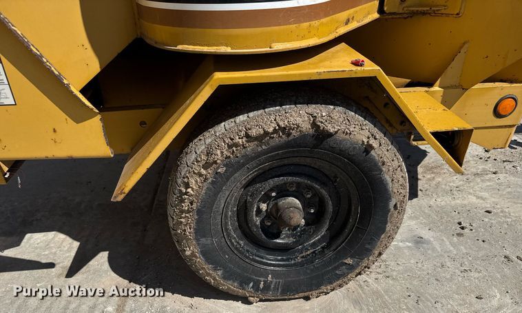 image for item EQ1373 1992 Vermeer 1250BC wood chipper