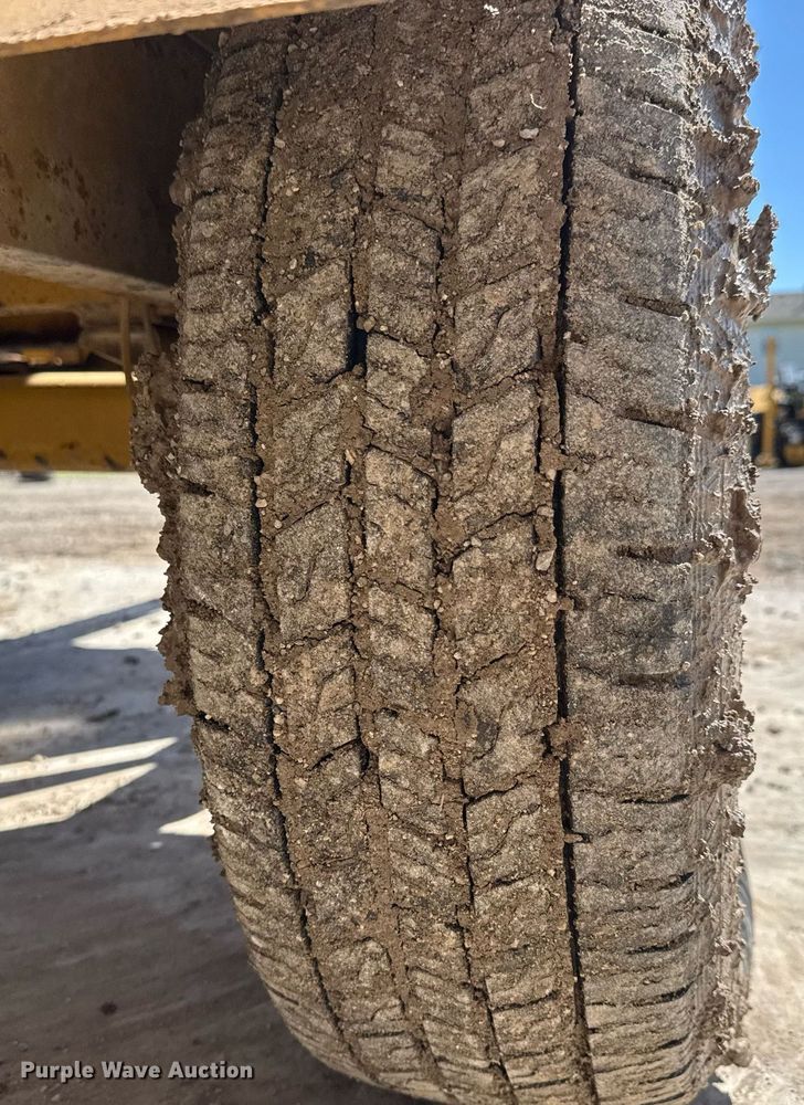 image for item EQ1373 1992 Vermeer 1250BC wood chipper