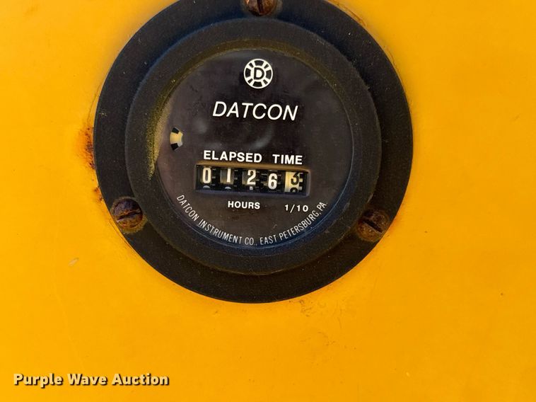 image for item EQ1373 1992 Vermeer 1250BC wood chipper