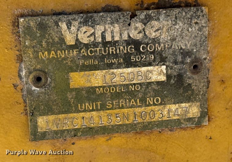 image for item EQ1373 1992 Vermeer 1250BC wood chipper