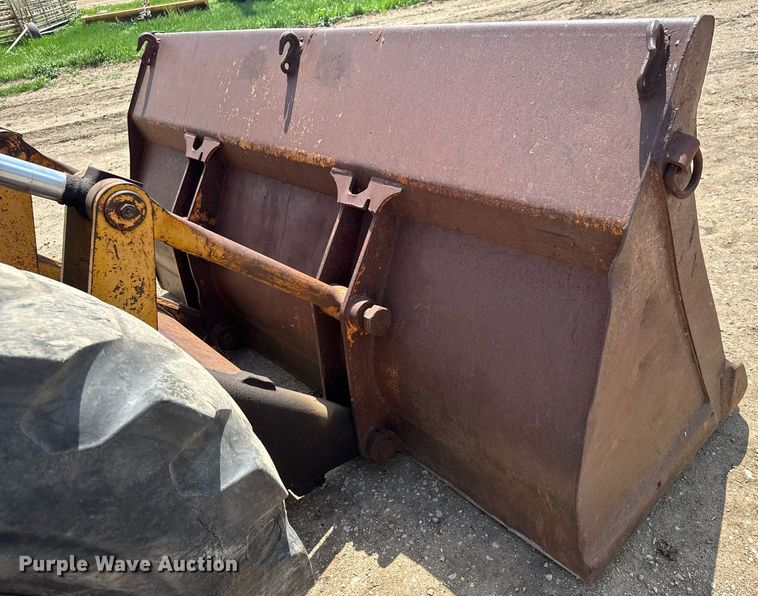 image for item EQ1424 1969 John Deere 646A wheel loader