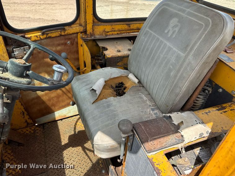 image for item EQ1424 1969 John Deere 646A wheel loader