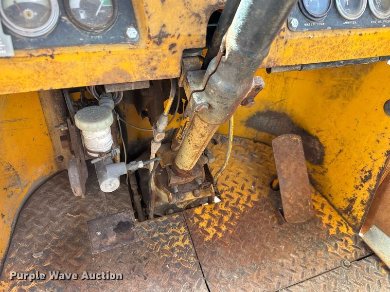 image for item EQ1424 1969 John Deere 646A wheel loader