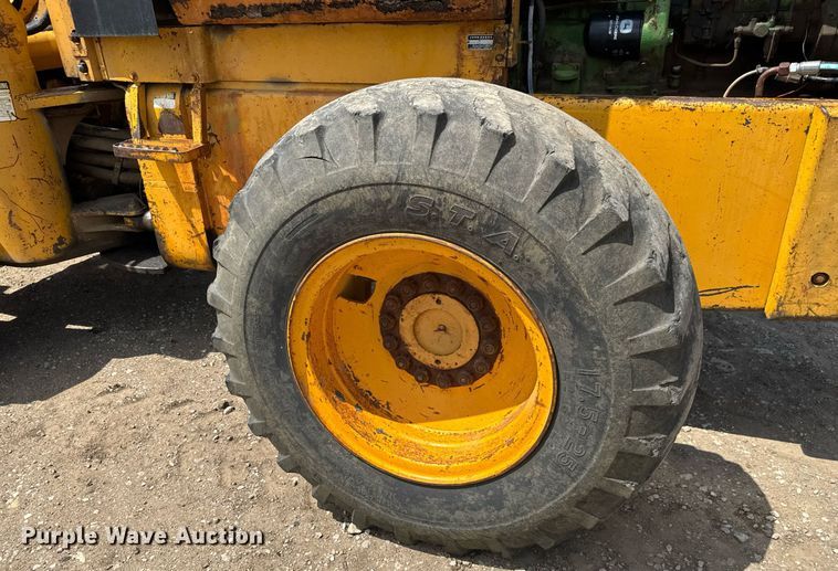image for item EQ1424 1969 John Deere 646A wheel loader
