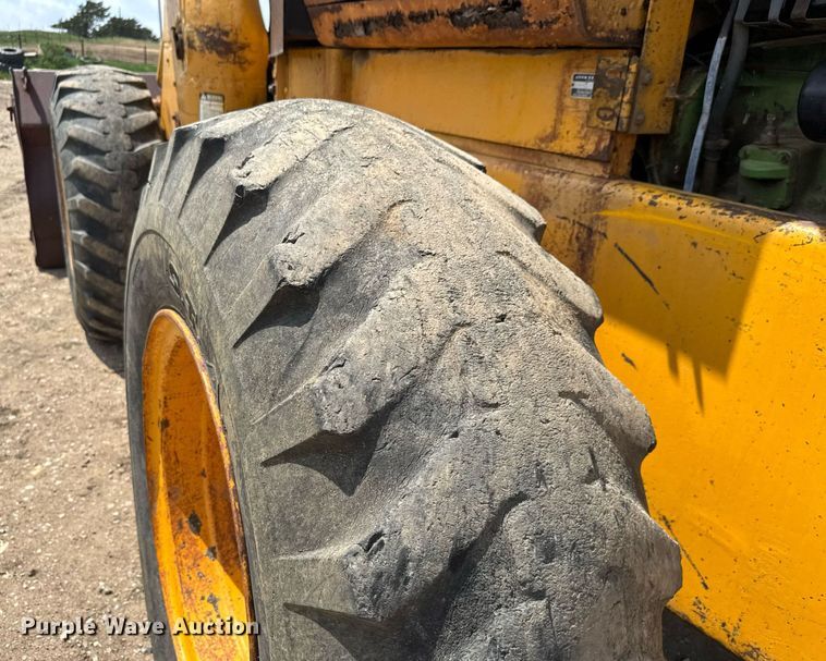 image for item EQ1424 1969 John Deere 646A wheel loader