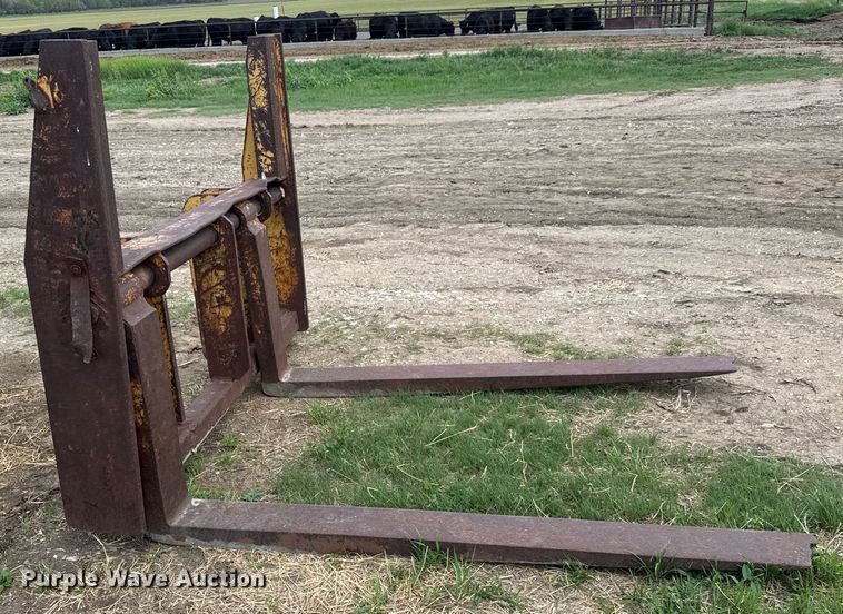 image for item EQ1424 1969 John Deere 646A wheel loader