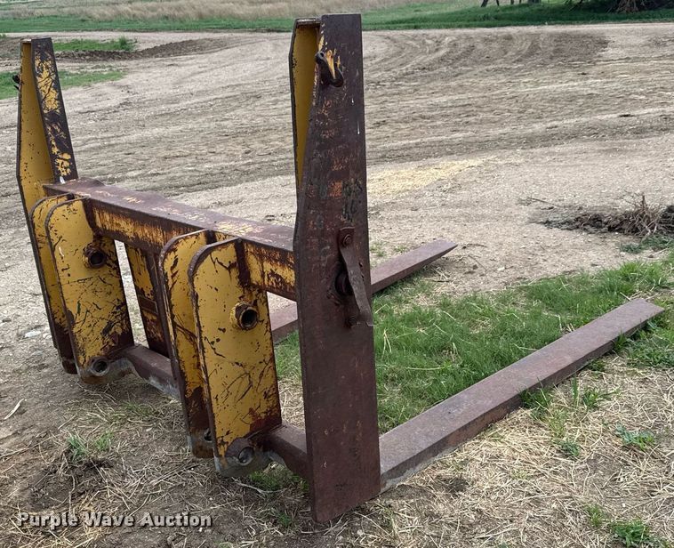 image for item EQ1424 1969 John Deere 646A wheel loader