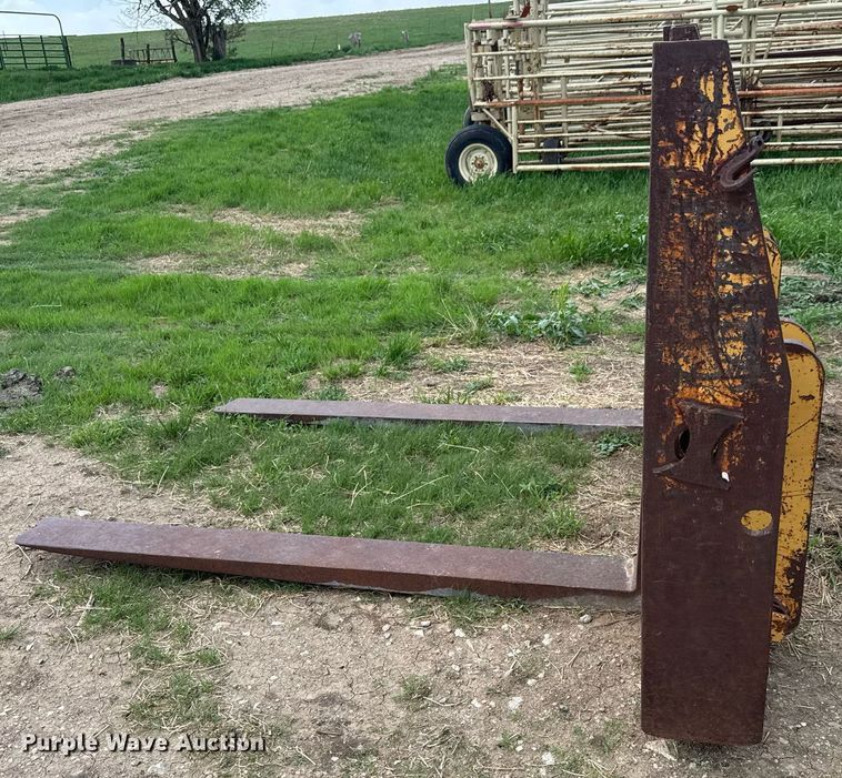 image for item EQ1424 1969 John Deere 646A wheel loader