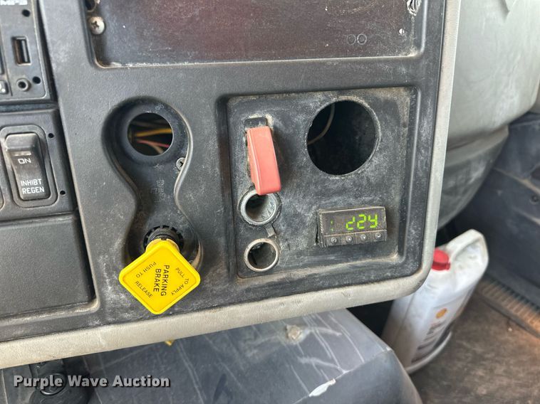 image for item EQ4652 2013 International WorkStar 7600 dump truck