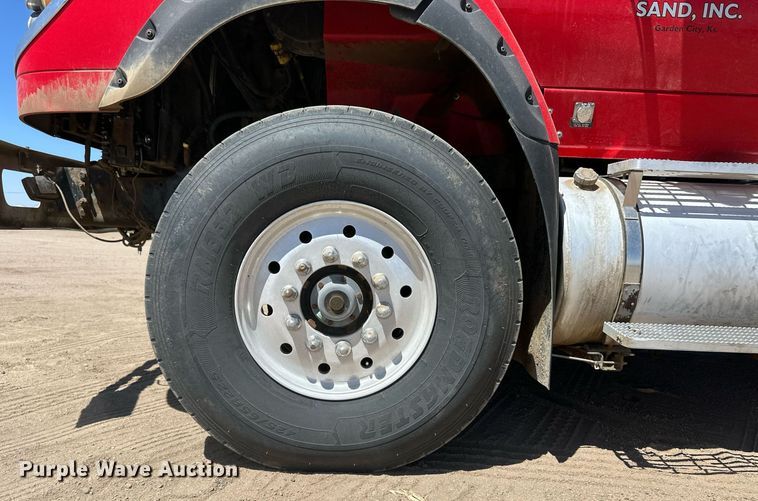 image for item EQ4652 2013 International WorkStar 7600 dump truck