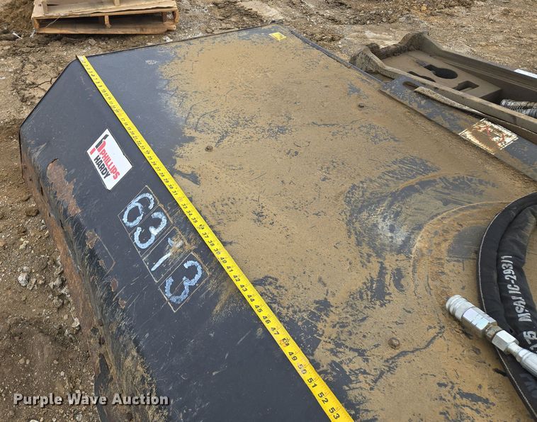 image for item EQ6758 2020 Caterpillar  BU118 skid steer sweeper